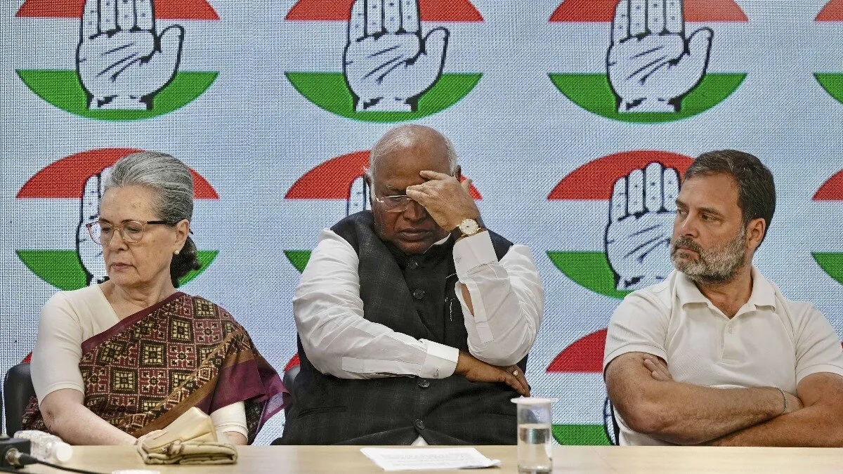 ग्वालियर लोकसभा सीट पर कांग्रेस नहीं दे सकी अब तक उम्मीदवार, कौन कर पाएगा बीजेपी का सामना Congress President Mallikarjun Khadeg, Sonia Gandhi and Rahul Gandhi.