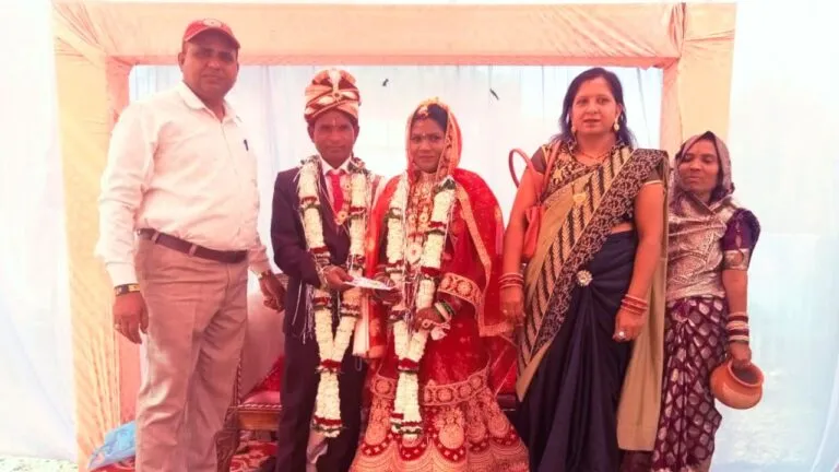 female porter, give up, fate, struggle, made mark, railway staff, married, station, betul mp, betul news, mp news, madhya pradesh, mahila kuli ki shadi, दुर्गा दुल्हन, महिला कुली की शादी, कुली 