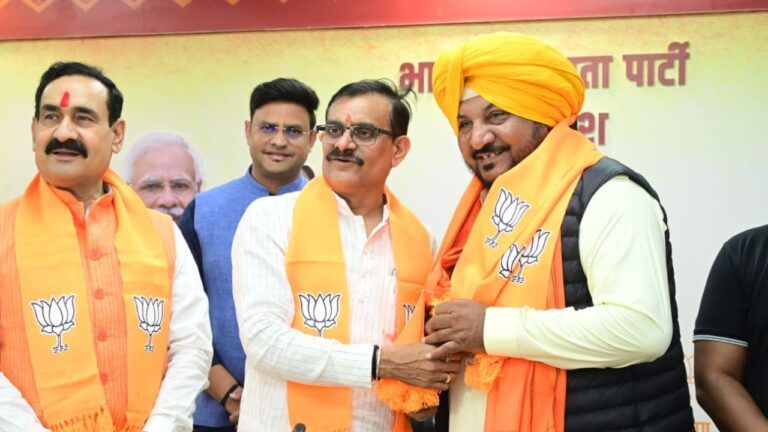 लोकसभा चुनाव से पहले रिटायर्ड ADG ने थामा भाजपा का दामन, वीडी शर्मा ने दिलाई सदस्यता Retired ADG Sukhraj Singh joins BJP, Madhya Pradesh News, politics News, Madhya pradesh, mp news, loksabha election, bjp, bhopal News,