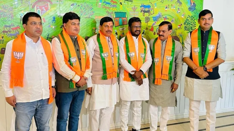 छिंदवाड़ा महापौर विक्रम अहांके ने दिया कमलनाथ को सबसे बड़ा झटका, कांग्रेस छोड़ ज्वॉइन की बीजेपी Vikram Ahake joined BJP