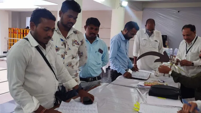 Lok Sabha Election: जब नामांकन के लिए 9200 के सिक्के लेकर पहुंचा प्रत्याशी तो देखकर सब रह गए हैरान, जानें सिक्के लेकर नामांकन भरने पहुंचा प्रत्याशी