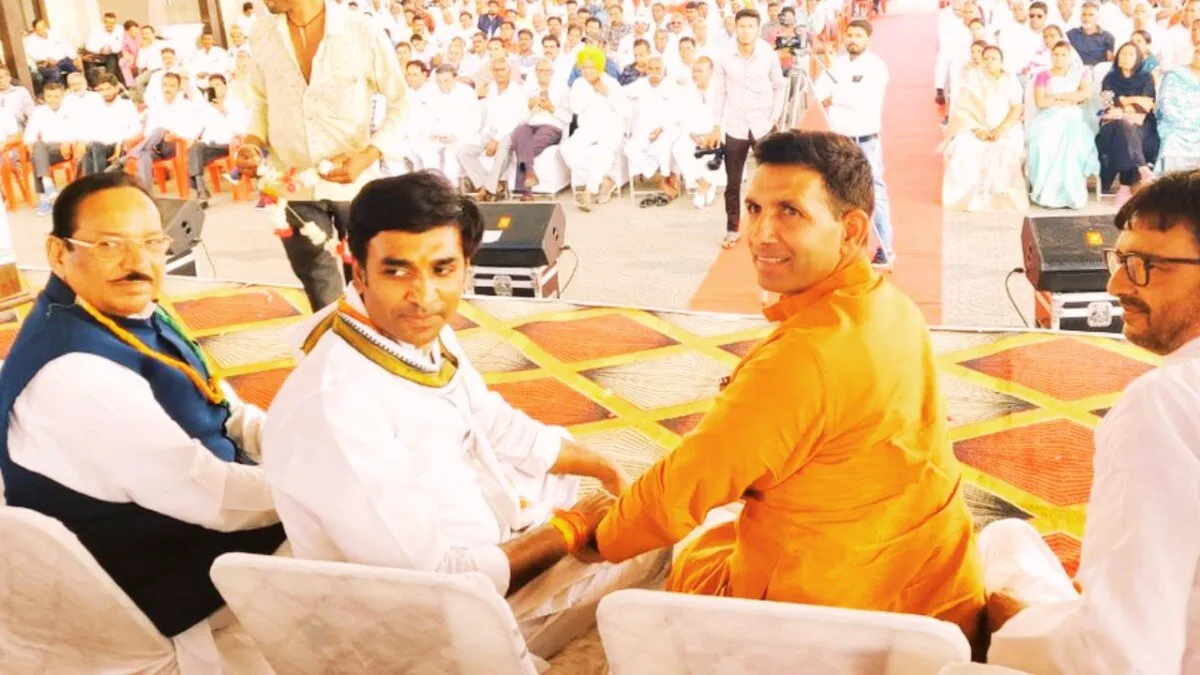 विक्रांत भूरिया ने की पद छोड़ने की पेशकश, अपने पिता और कांग्रेस अध्यक्ष जीतू पटवारी के साथ विक्रांत भूरिया.