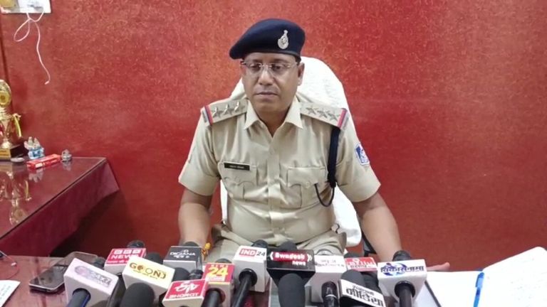 चलती ट्रेन से गायब हो गया दो महीने का बच्चा, 48 घंटे बाद उसी ट्रेन में हुआ ऐसा चमत्कार, परिजनों के साथ पुलिस भी हुई हैरान Malwa Express, Gwalior GRP, Indore GRP