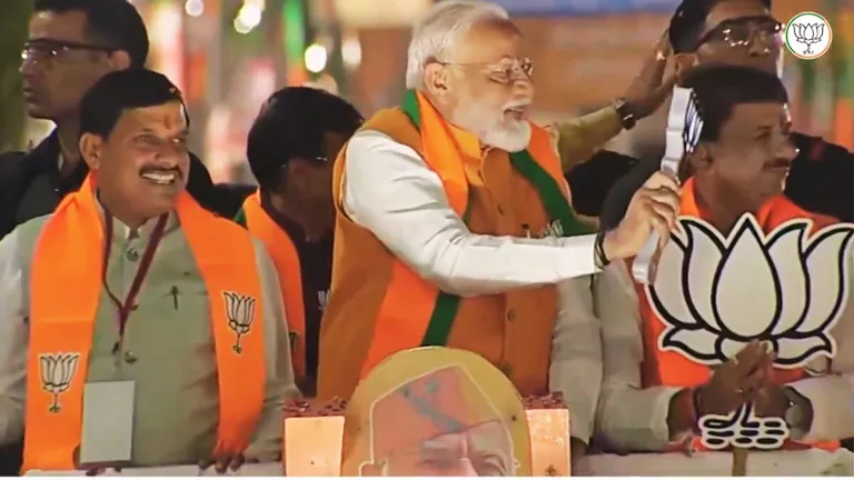 Lok Sabha Elections 2024: पीएम मोदी ने मंच से शिवराज को कहा- भाई, फिर सुनाया वो पुराना किस्सा, बजी तालियां पीएम मोदी ने भोपाल में मेगा रोड शो किया.