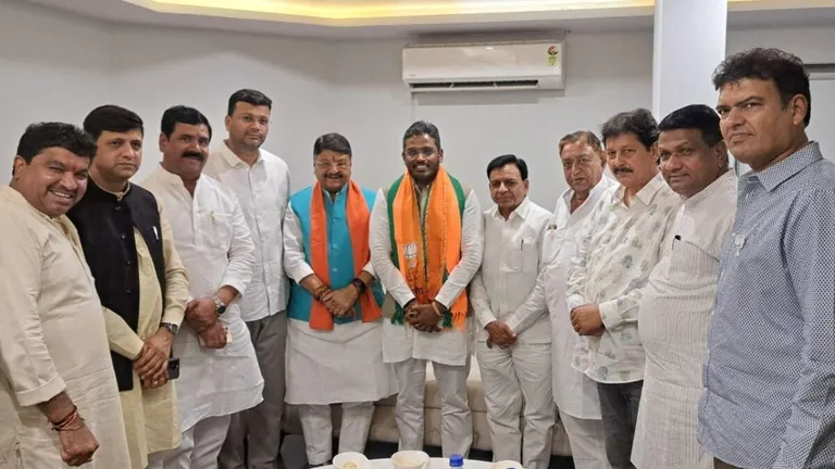 MP में भी 'सूरत कांड', इंदौर के कांग्रेस उम्मीदवार अक्षय बम ने दिया कांग्रेस को झटका, क्या BJP प्रत्याशी का हो जाएगा निर्विरोध चुनाव? Akshay Kanti Bam join bjp