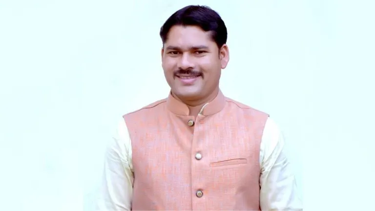 टीकमगढ़ कांग्रेस प्रत्याशी को किस बात का सता रहा डर? स्ट्रांग रूम के बाहर अभी से क्यों देने लगे पहरा? कांग्रेस प्रत्याशी पंकज अहिरवार