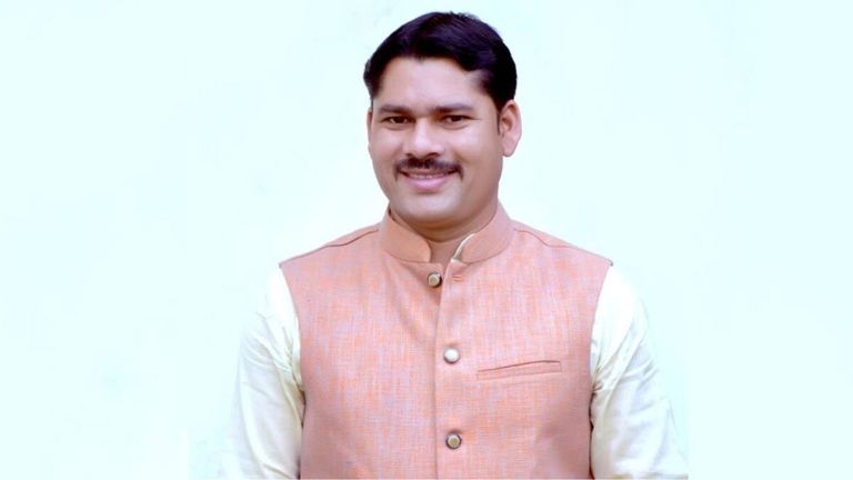 टीकमगढ़ कांग्रेस प्रत्याशी को किस बात का सता रहा डर? स्ट्रांग रूम के बाहर अभी से क्यों देने लगे पहरा? कांग्रेस प्रत्याशी पंकज अहिरवार