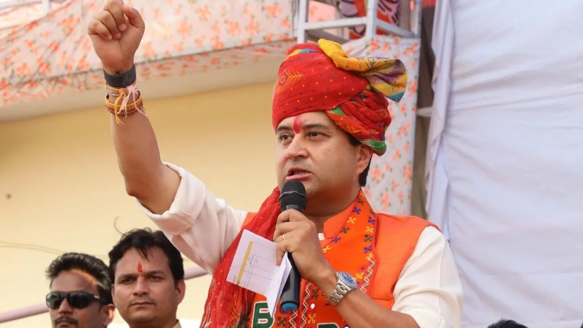 Guna Loksabha Seat: चुनावी मंच से सिंधिया ने अपनी ही सरकार को घेर लिया? जानें क्या है पूरा मामला ज्योतिरादित्य सिंधिया