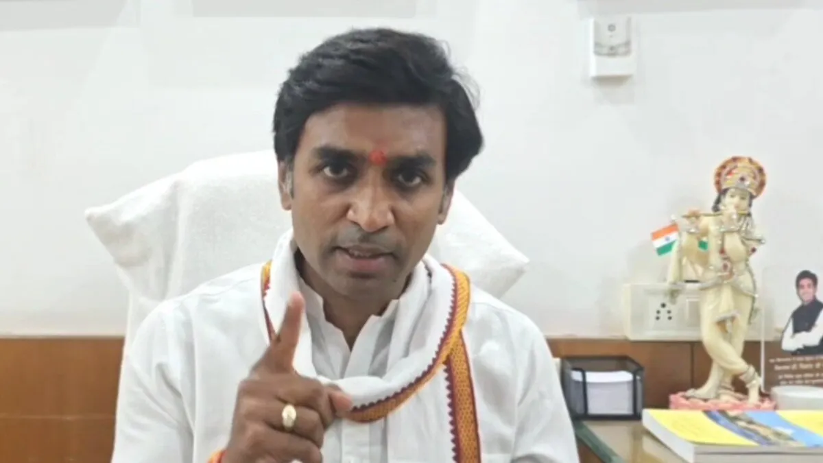 झाबुआ सीट पर बीजेपी और कांग्रेस के कद्दावर नेताओं के बीच छिड़ गई 'वीडियो जंग', एक दूसरे को देख लेने की दे रहे धमकी Jhabua Lok Sabha