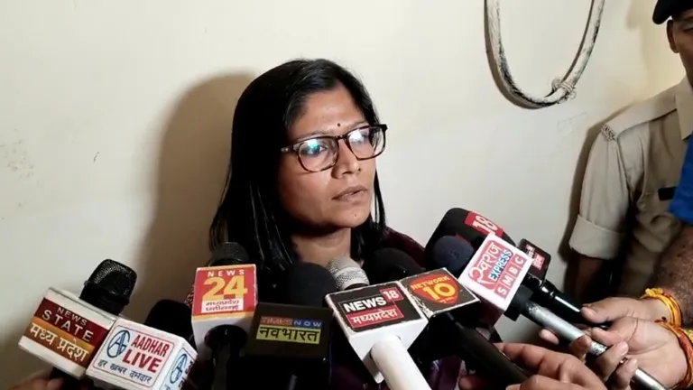 वोट डालकर वीडियो बनाने वाले मतदाताओं के खिलाफ दर्ज हुई एफआईआर, जानें कैसे हो गई इतनी बड़ी चूक Gwalior Lok Sabha seat