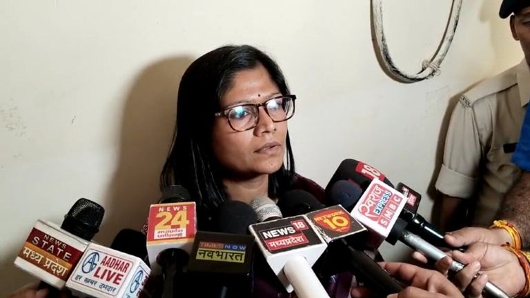 वोट डालकर वीडियो बनाने वाले मतदाताओं के खिलाफ दर्ज हुई एफआईआर, जानें कैसे हो गई इतनी बड़ी चूक Gwalior Lok Sabha seat