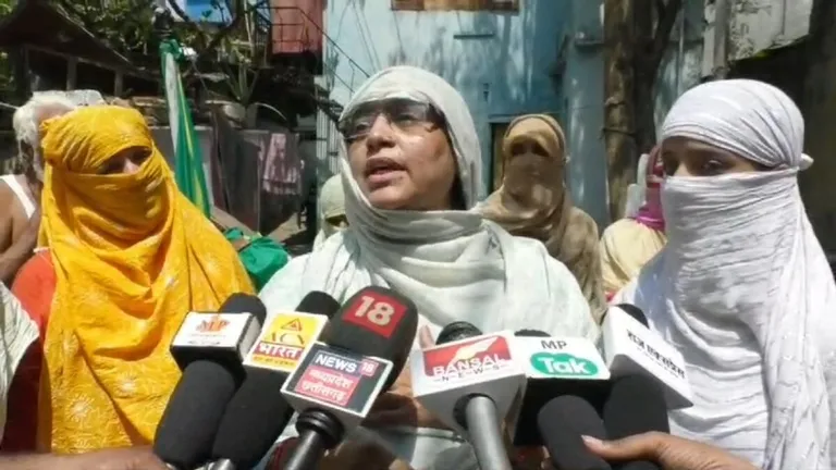 इंदौर में गुंडों का इतना आतंक कि परिवार घर बेचकर शहर छोड़ने को हुआ मजबूर, पुलिस की नाकामी आई सामने Indore Crime