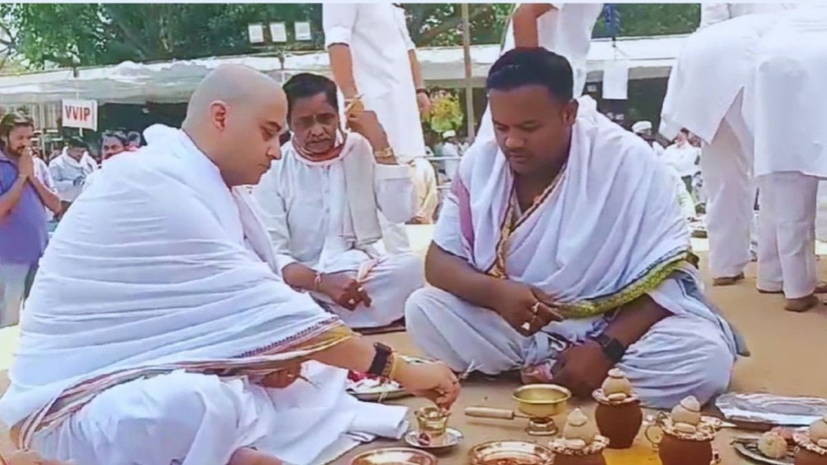 Madhavi Raje Scindia: मां के अंतिम संस्कार के दूसरे दिन छतरी मैदान पहुंचे ज्योतिरादित्य सिंधिया, नम आंखों से निभाई रस्में NewsTak