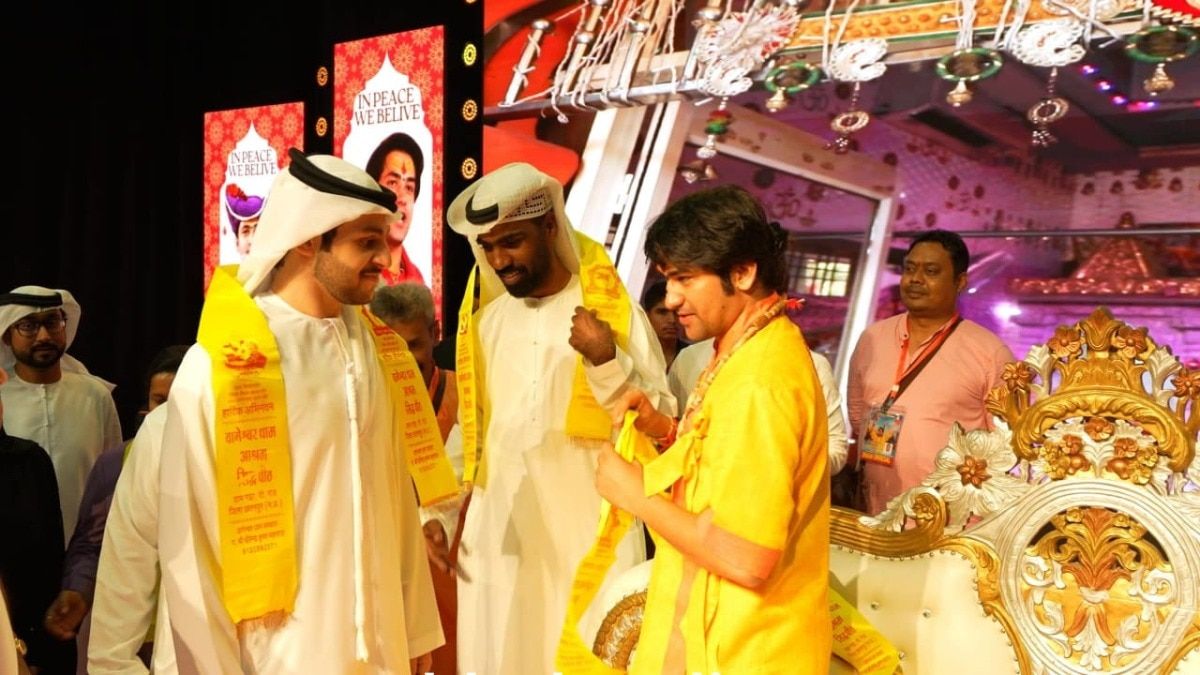 दुबई में बाबा बागेश्वर का बजा डंका.