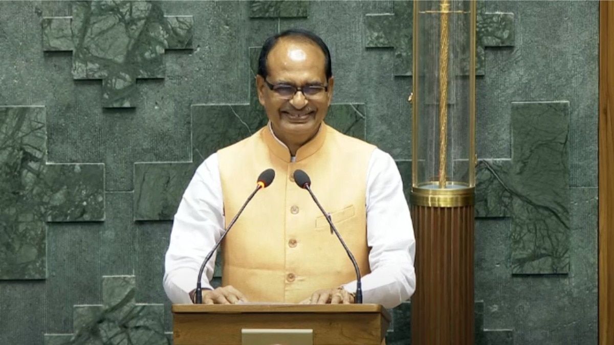शपथ ग्रहण के दौरान केंद्रीय मंत्री शिवराज सिंह चौहान