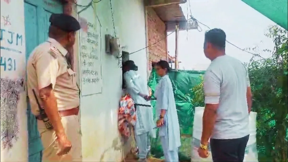 मंदसौर में सेक्सटॉर्शन के बड़े गैंग का भंडाफोड़ हुआ है.