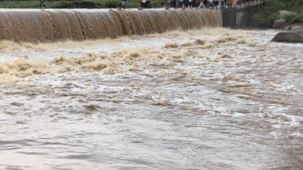 MP Weather Update: MP में बारिश बन रही जानलेवा, सिवनी में अचानक आई बाढ़ तो घरों से भागे लोग MP Weather News