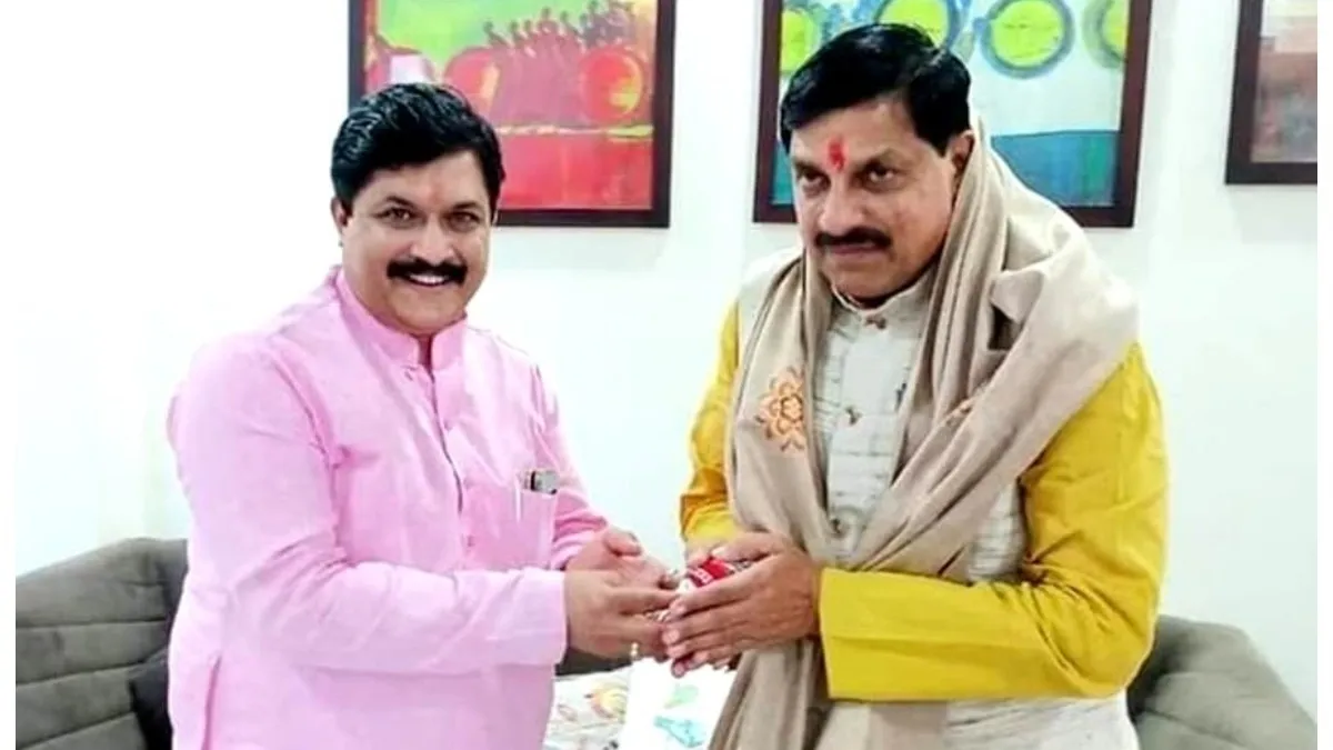 पूर्व सांसद केपी यादव और सीएम मोहन यादव