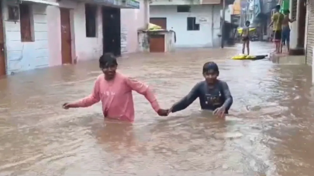 MP Weather: मूसलाधार बारिश ने मचाई आफत, इंदौर समेत 15 जिलों में मौसम विभाग का अलर्ट! NewsTak