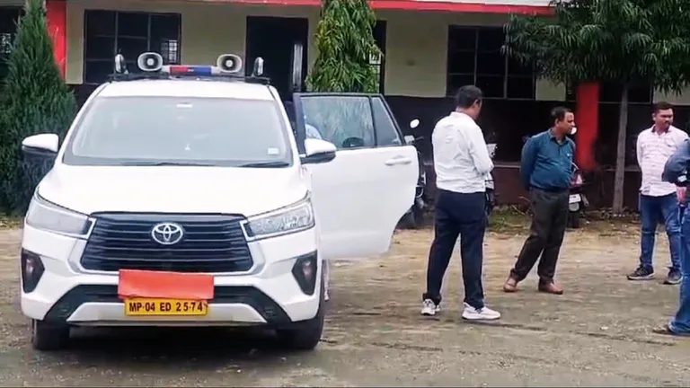 DM साहब ने गरीब छात्राओं की सुनी परेशानी तो अपनी सरकारी कार से भेज दिया स्कूल, जानें फिर... बैतूल कलेक्टर की संवेदनशीलता की हर तरफ हो रही है चर्चा.