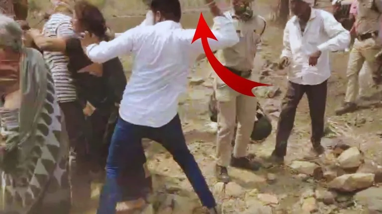 BJP नेता की दबंगई, पुलिस के सामने अपनी 80 वर्षीय दादी को बुरी तरह पीटा, VIDEO वायरल NewsTak