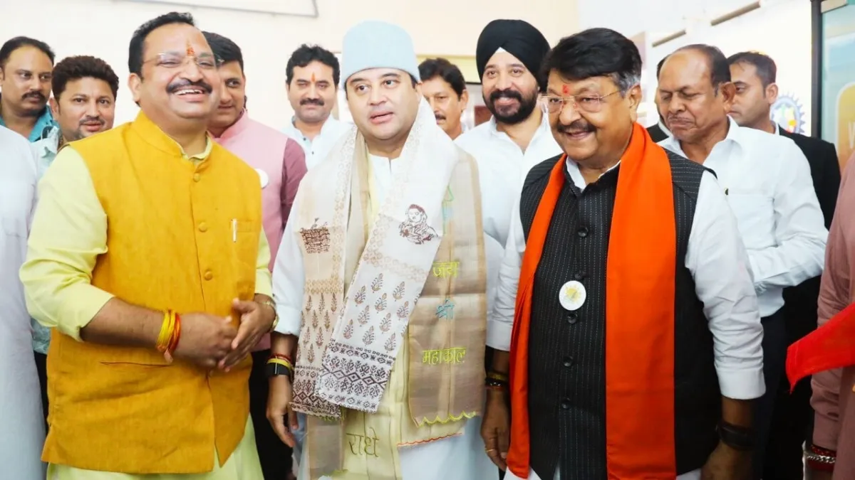 राज्यसभा चुनाव की तारीखों का ऐलान, ज्योतिरादित्य सिंधिया के लोकसभा में जाने के बाद से खाली है सीट, समझें गणित सिंधिया ने इंदौर में मंच से कही ऐसी बात कि हर कोई चौंक गया.