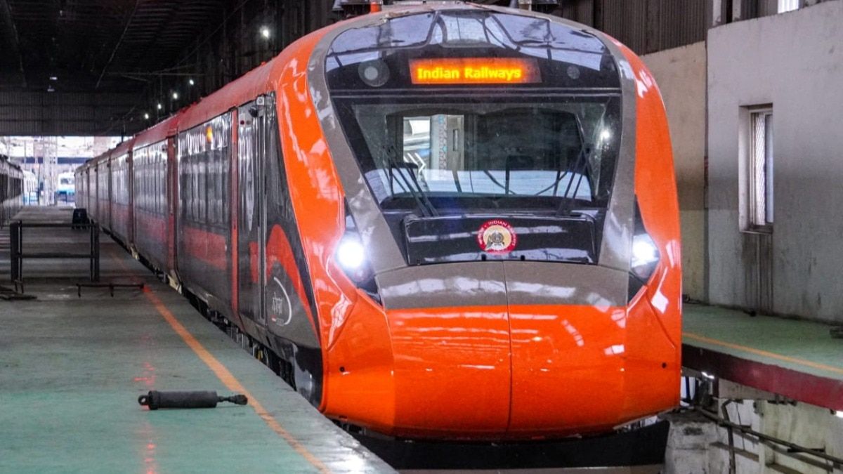 Train: भोपाल से मुंबई के बीच जल्द दौड़ेगी पहली Sleeper Vande Bharat, मध्य प्रदेश को मिलेगी बड़ी सौगात NewsTak