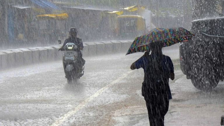 MP Weather: मध्य प्रदेश में अचानक बदला मौसम का रुख, पन्ना-सतना समेत 7 जिलों में भारी बारिश का अलर्ट! NewsTak