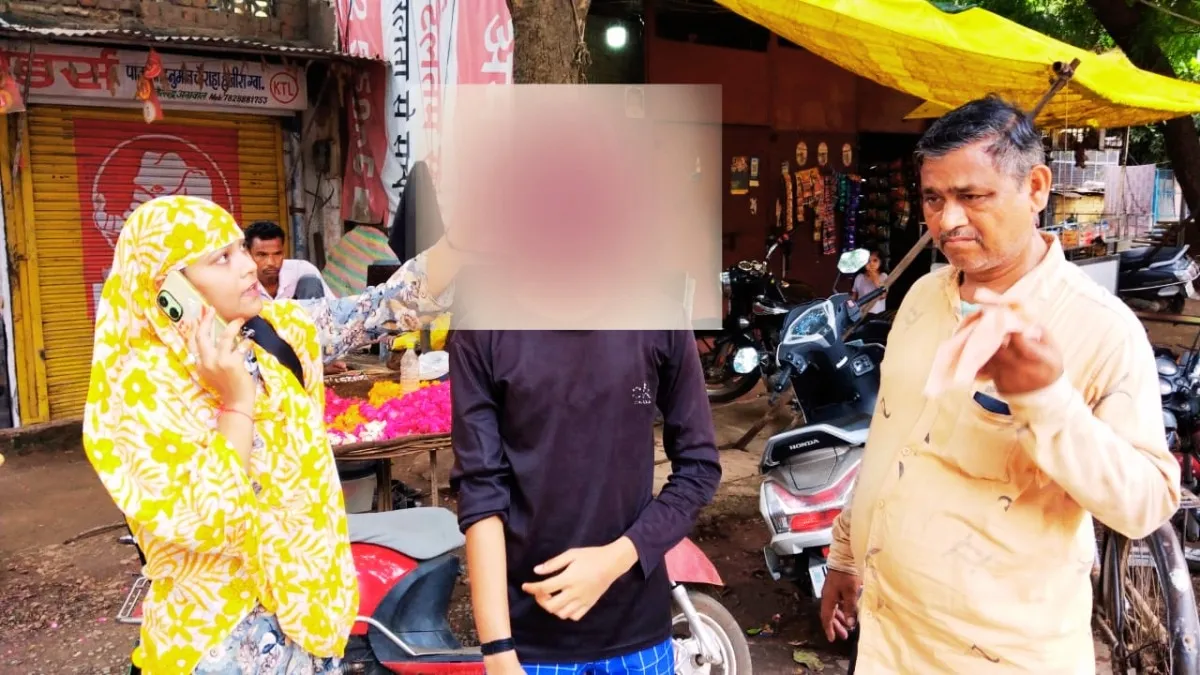ग्वालियर में एक स्कूल में 12वीं के छात्र ने प्रिंसिपल को थप्पड़ मार दी.