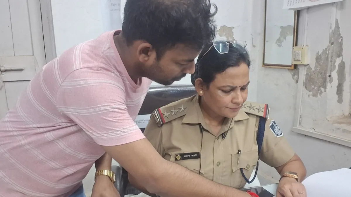 Katni GRP women police station in-charge's video goes viral