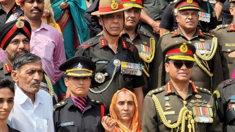 15 महीने पहले गलवान में शहीद हो गए थे दीपक सिंह, अब पत्नी ने ऐसा कर रच दिया इतिहास Video Thumbnail