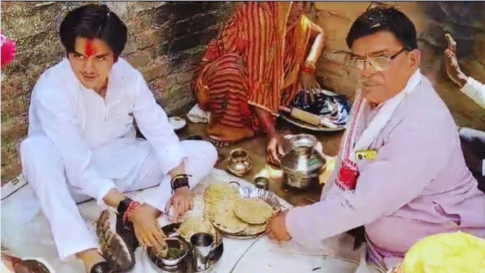 VIDEO: आदिवासी महिला के हाथों की चटनी-रोटी के दीवाने हो गए महाआर्यमन सिंधिया, सादगी ने जीता दिल Video Thumbnail