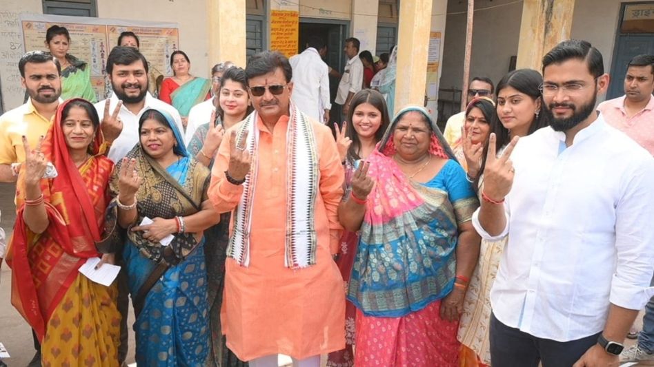 Satna Lok Sabha Seat: वोटिंग के बीच क्यों डरे हुए हैं गणेश सिंह? क्या त्रिकोणीय मुकाबले में फंस गई है बीजेपी? Video Thumbnail