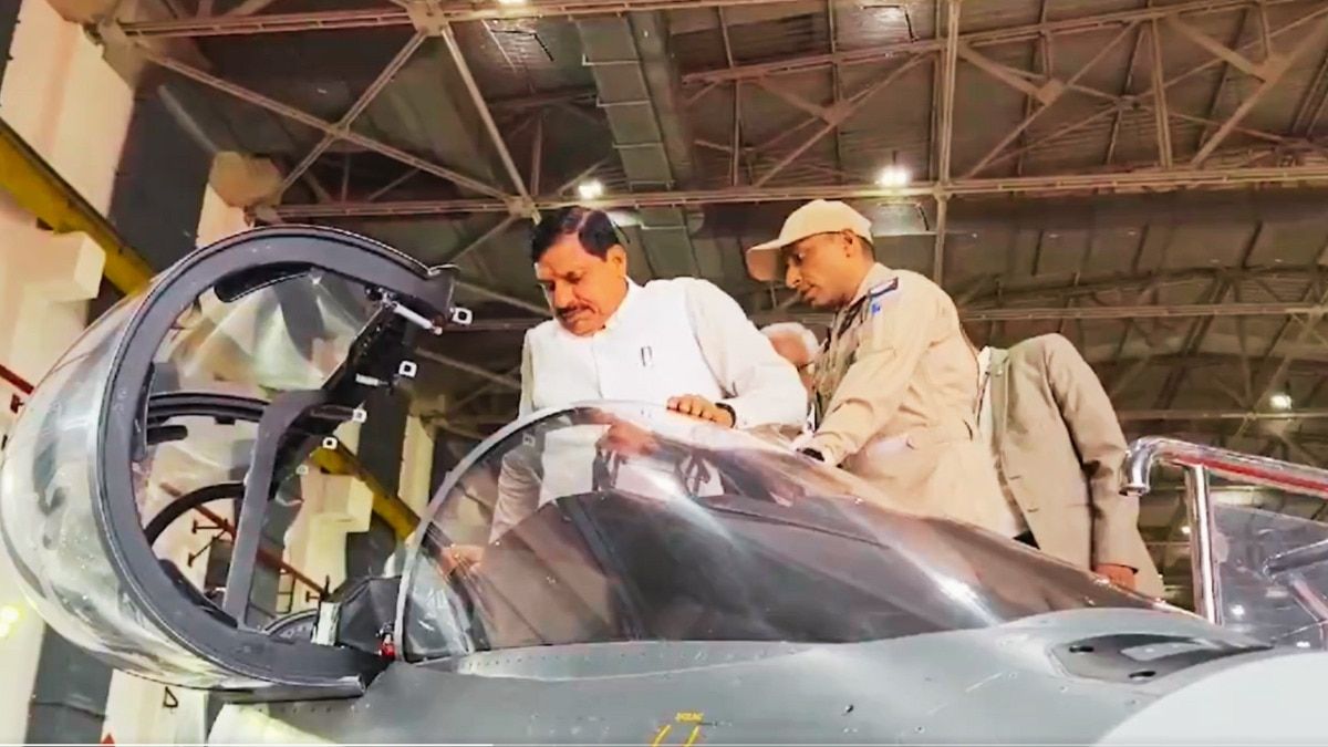 CM मोहन यादव ने हिंदुस्तान एयरोनॉटिक्स को दिया मध्य प्रदेश में आने का बड़ा ऑफर, तेजस में हो गए सवार Video Thumbnail