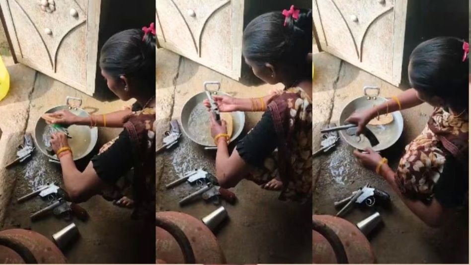 Morena: घरेलू बर्तनों की तरह देसी कट्टों को साफ कर रही थी महिला, VIDEO वायरल हुआ तो मच गया तहलका Video Thumbnail