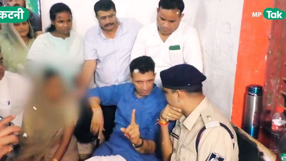 पहले थाने से हटाया, फिर सस्पेंड और अब हुई FIR, कटनी जीआरपी TI अरुणा वाहने को लेकर जमकर बवाल Video Thumbnail