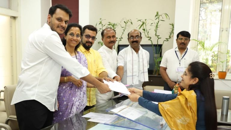 Lok Sabha Election News Live: सुप्रिया सुले ने बारामती से दाखिल किया नामांकन, अजित पवार की पत्नी सुनेत्रा पवार से होगा मुकाबला NewsTak