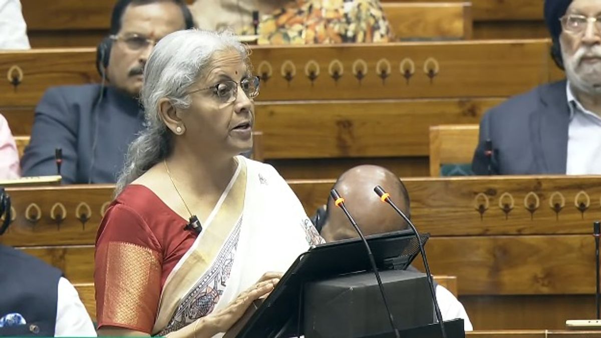 Budget 2025 LIVE Updates: 12 लाख रुपए तक की आय पर कोई टैक्स नहीं, बजट में वित्त मंत्री का बड़ा एलान Nirmala Sitaraman