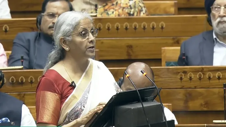 Budget 2025 LIVE Updates: 12 लाख रुपए तक की आय पर कोई टैक्स नहीं, बजट में वित्त मंत्री का बड़ा एलान Nirmala Sitaraman