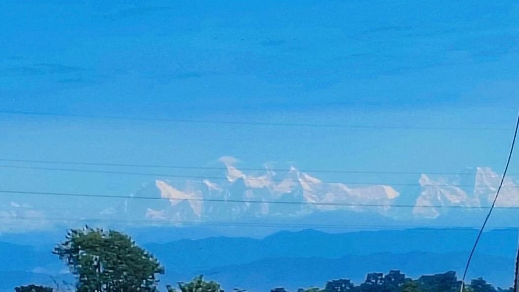 बिहार से छत से दिख रहा है माउंट एवरेस्ट! दूर दूर से दीदार के लिए पहुंच रहे लाेग, PHOTOS में देखें अद्भुत नजारा