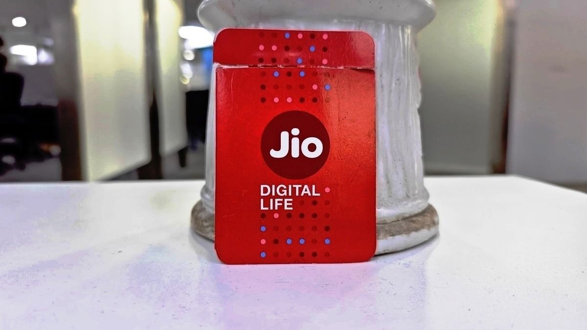 Jio का धमाकेदार फेस्टिव ऑफर, एक रिचार्ज में गोल्ड, हॉटस्टार, कॉलिंग और ढेर सारे फायदे