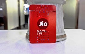 Jio का धमाकेदार फेस्टिव ऑफर, एक रिचार्ज में गोल्ड, हॉटस्टार, कॉलिंग और ढेर सारे फायदे NewsTak
