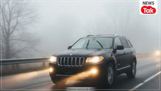 फॉग में हाई-बीम वाली लाइट पर कार चलाने की भूल मत करिए, ये और घटा देती है विजिबिलिटी फॉग में हाई-बीम वाली लाइट पर कार चलाने की भूल मत करिए, ये और घटा देती है विजिबिलिटी