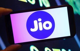 Jio यूजर्स की मौज, मात्र ₹899 के प्लान में मिल रहा 35,000 रुपए वाला फायदा NewsTak