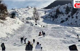 उत्तराखंड में मिनी स्विट्जरलैंड नाम से फेमस इस टूरिस्ट डेस्टिनेशन में उमड़ा पर्यटकों का सैलाब, बर्फबारी के बाद दिखा जन्नत सा नजारा Auli Snowfall