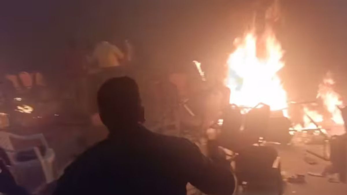 केरल ब्लास्ट मामले में डोमिनिक मार्टिन नाम के शख्स ने किया सरेंडर, विस्फोट की जिम्मेदारी ली केरल में हुए ब्लास्ट में हमास समर्थित चरमपंथियों का हांथ माना जा रहा है. इससे एक दिन पहले हमास चीफ ने केरल में एक सभा को वर्चुअली संबोधित किया था.