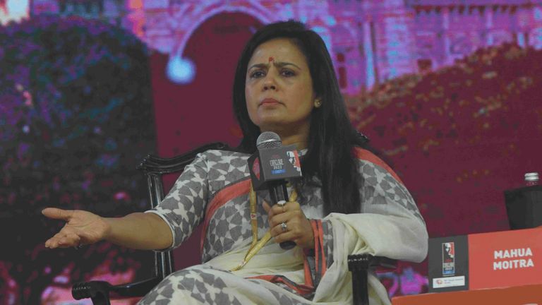 क्या महुआ मोइत्रा के लॉगिन से संसद में कोई और पूछता था सवाल? इस एफ़िडेविट ने बढ़ाया बवाल Mahua Moitra News