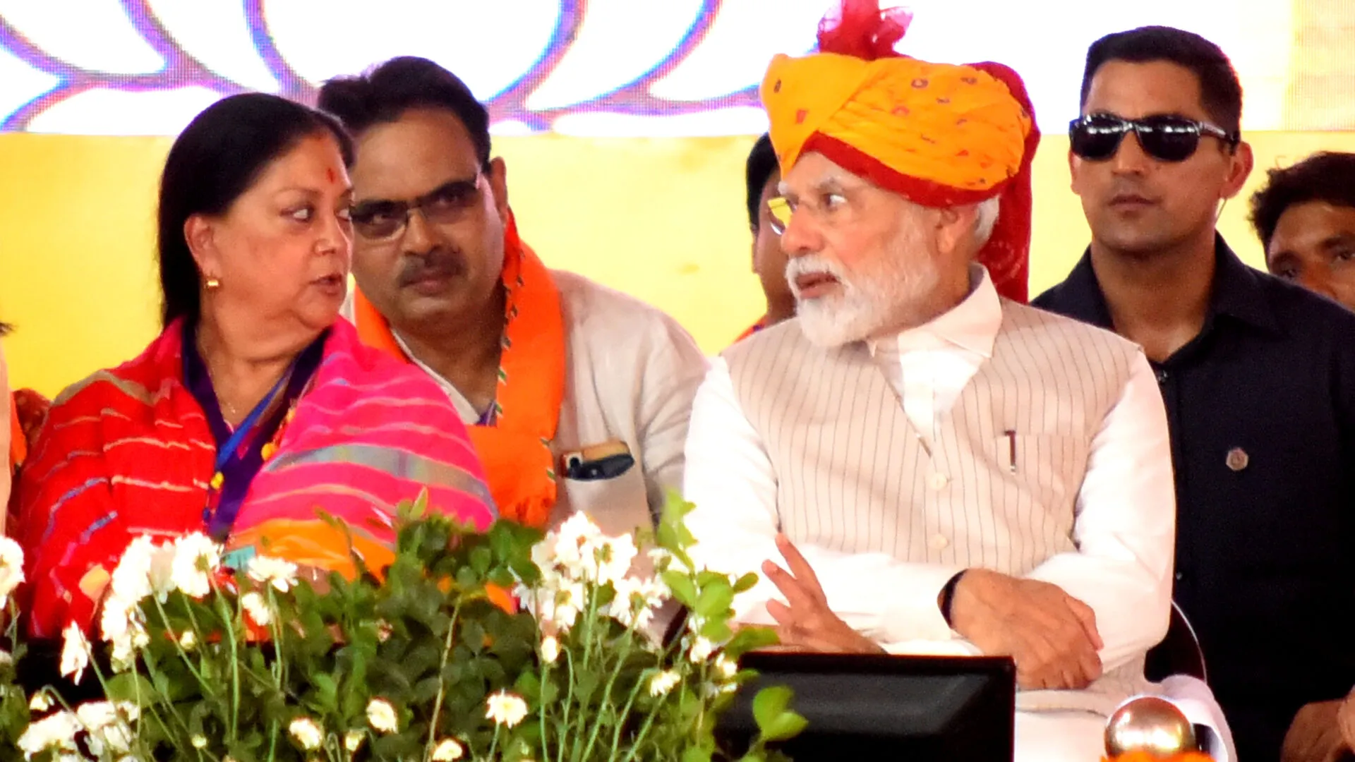 वसुंधरा राजे, नरेंद्र मोदी