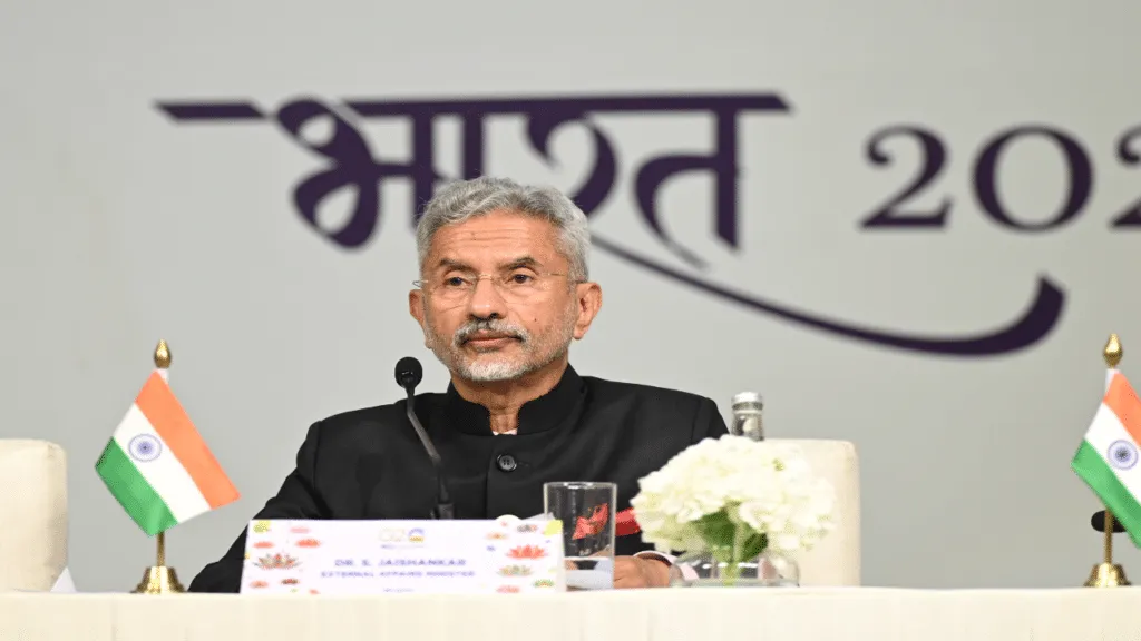 भारत सरकार ने इसराइल-फिलिस्तीन युद्ध के बीच फंसे अपने नागरिकों को वहां से निकालने के लिए ऑपरेशन अजय लॉंंच किया है.