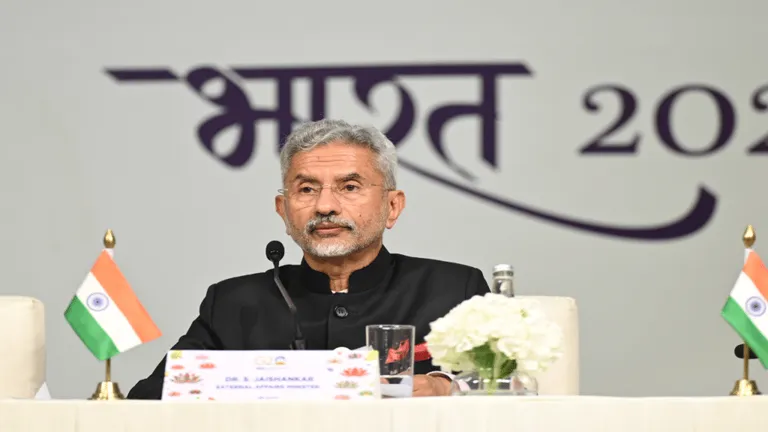 इसराइल और फिलिस्तीन से स्वदेश वापिसी के लिए भारत ने लॉंच किया ऑपरेशन अजय, जानिए सबकुछ भारत सरकार ने इसराइल-फिलिस्तीन युद्ध के बीच फंसे अपने नागरिकों को वहां से निकालने के लिए ऑपरेशन अजय लॉंंच किया है.